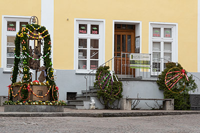 OGV Harburg gestaltet Osterbrunnen